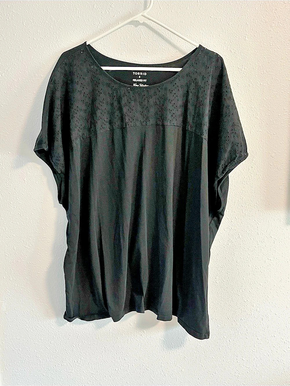 Torrid Relaxed Fit Top Black Cotton Short Sleeve Eyelet Yoke Top Size 5X